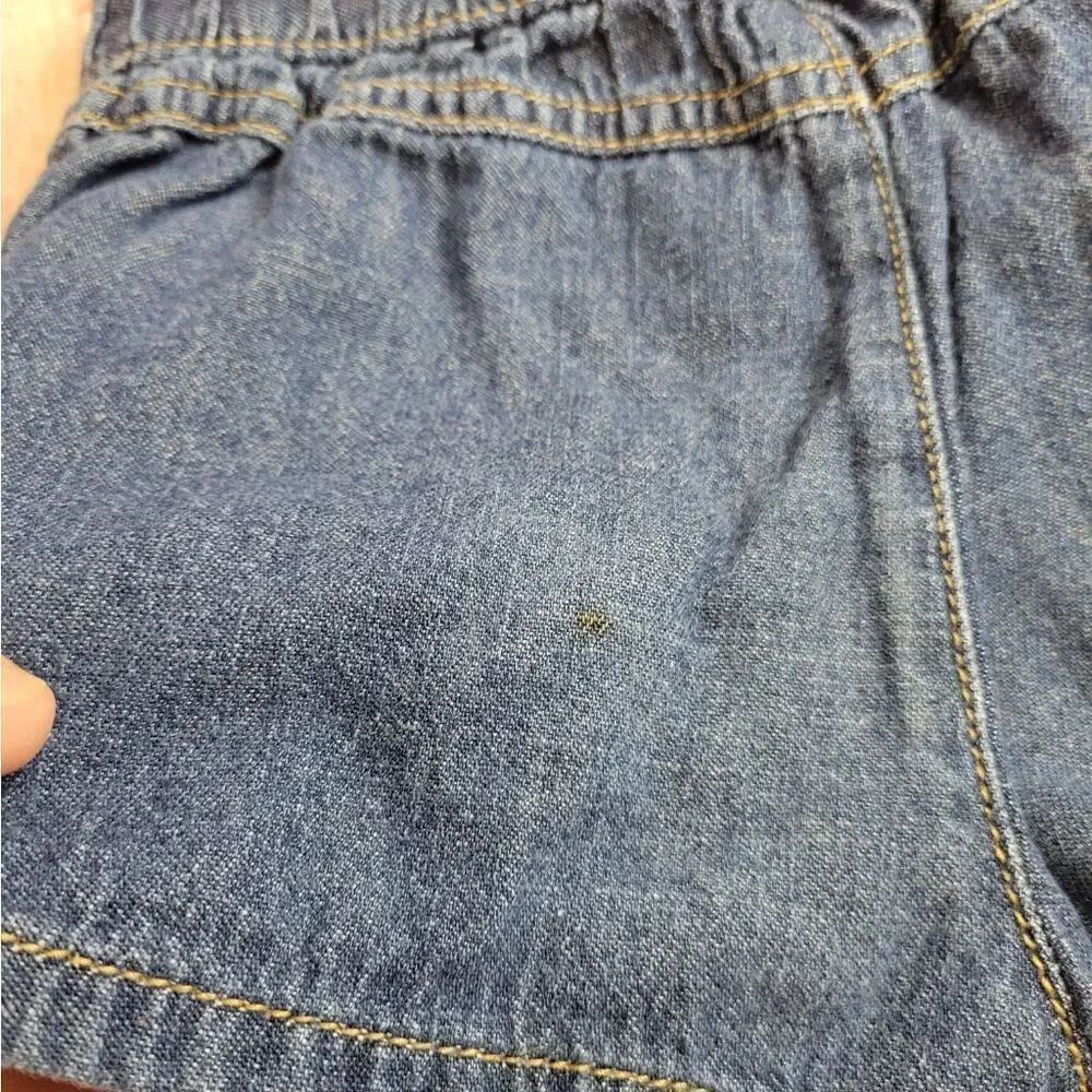 Carter's shorts 24mo  - Picture 4 of 4